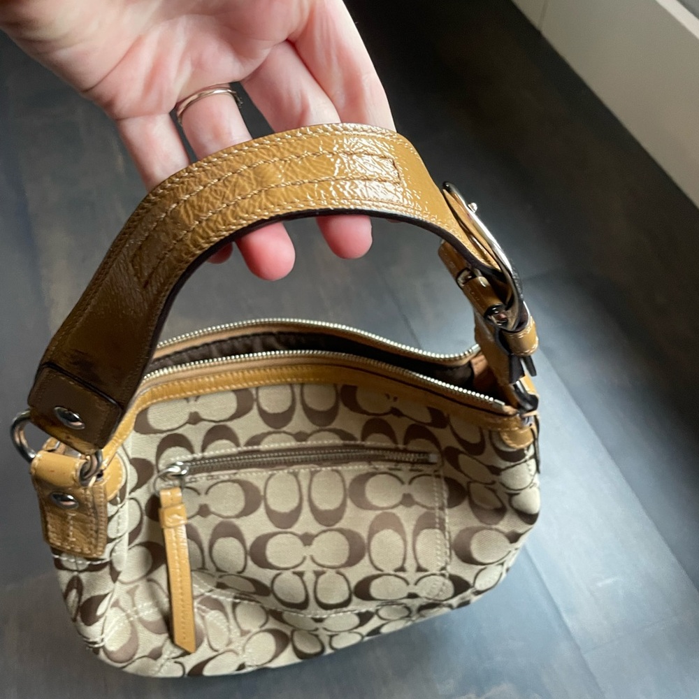 Coach Brown Tan Shoulder Bag with Signature Design - Picture 7 of 7